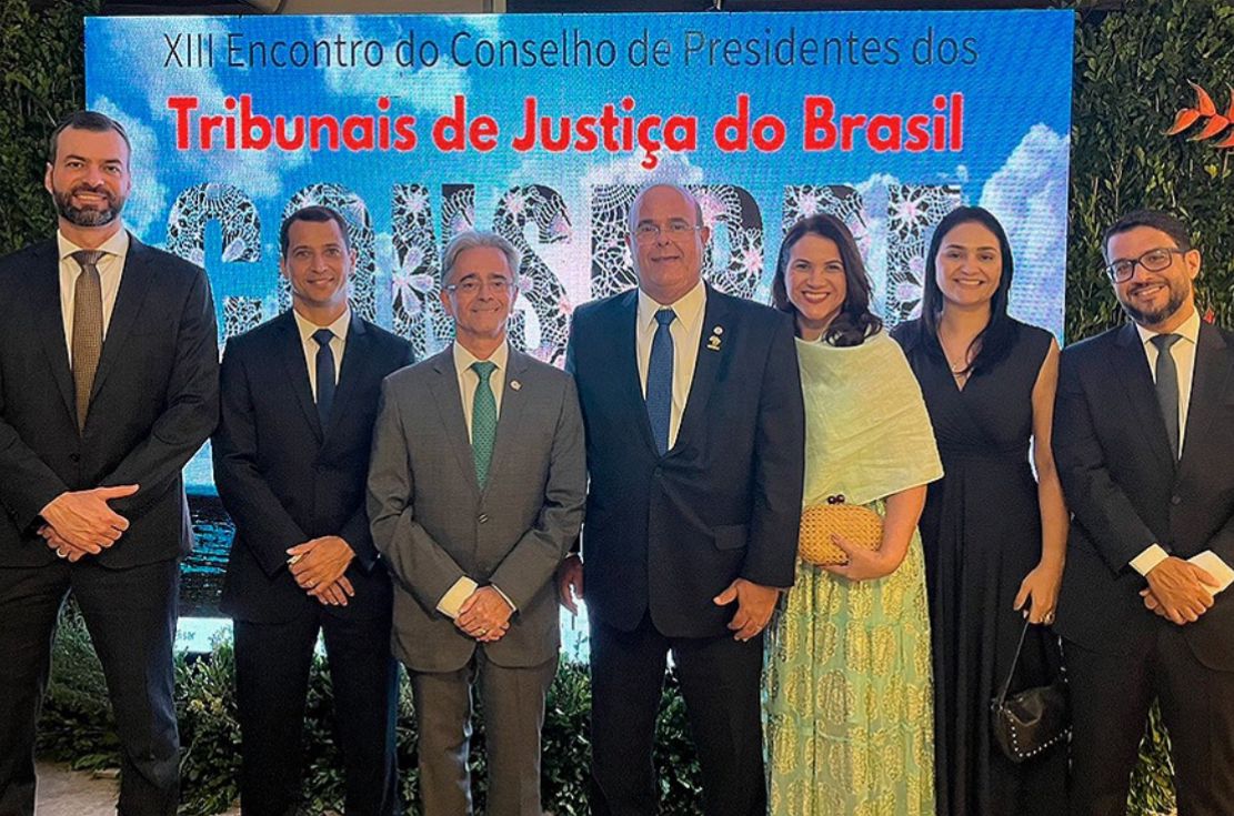 O Presidente do Tribunal de Justiça de Alagoas, FERNANDO TOURINHO, e o desembargador FÁBIO BITTENCOURT, futuro Presidente, no centro, representam o TJAL no XIII Encontro do Conselho de Presidentes dos Tribunais de Justiça do Brasil, em João Pessoa (PB)