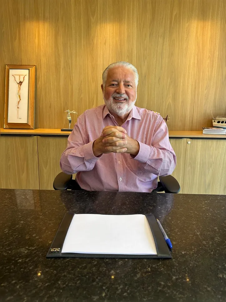 O empresário MÁRCIO RAPÔSO comemora a conquista de mais um Prêmio Master Ademi como Imobiliária do ano na categoria alto padrão, entregue na última sexta-feira (29)