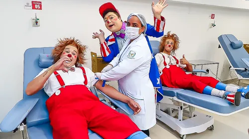 Artistas circenses incentivam doação de sangue em Alagoas - Imagem