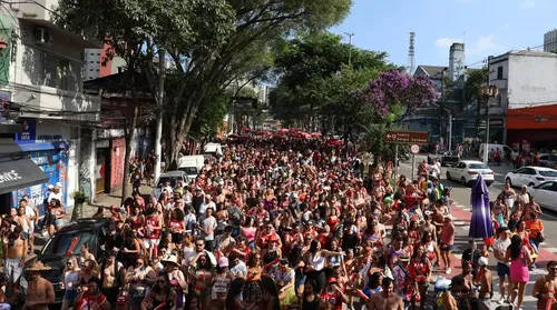 Carnaval de SP tem mais de 3,6 mil furtos e roubos de celulares - Imagem