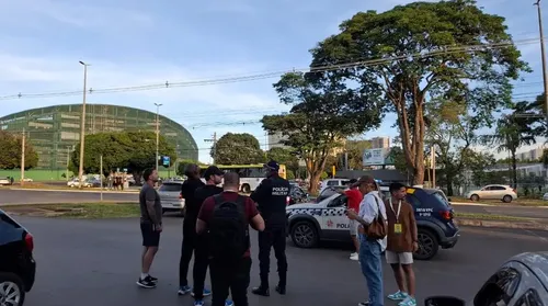 Drone sobrevoa treino fechado e mobiliza PM e segurança da Seleção - Imagem