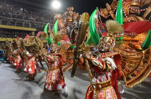 Rosas de Ouro volta a ser campeã do Carnaval de SP após 15 anos