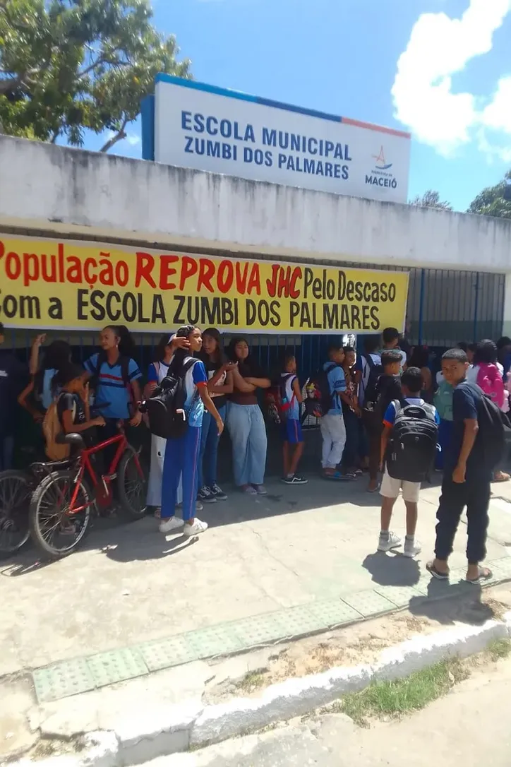 Imagem ilustrativa da imagem Alunos protestam por causa de calor em escola de Maceió