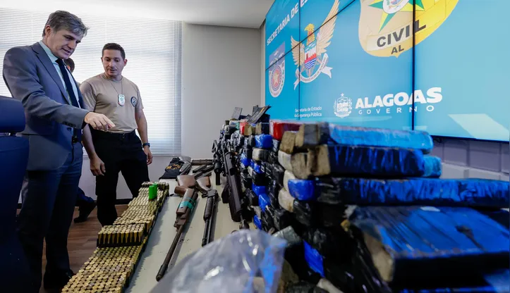 Polícia apreendeu armas e drogas durante operação