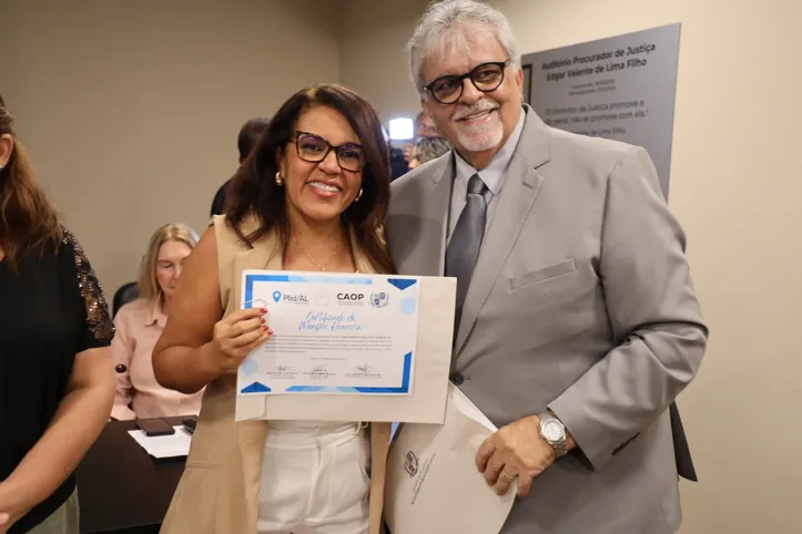 A diretora de Jornalismo da GazetaNews, Patrícia Barros, destacou a importância da homenagem.