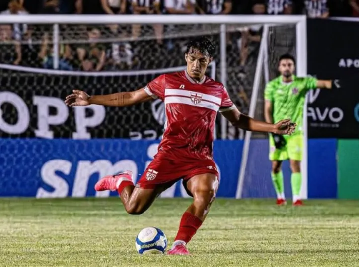 Volante Nathan Melo tem treinado entre os titulares do CRB e deverá ser titular contra o ASA