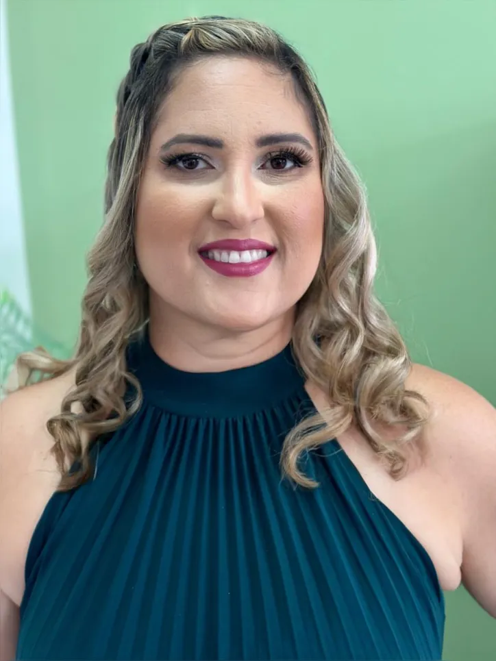 Empresária do ramo de varejo e atacado de bijuterias e folheados em Alagoas, ELIZANDRA VIEIRA amplia os serviços da sua empresa, Top Mix, com vendas online para todo o Brasil