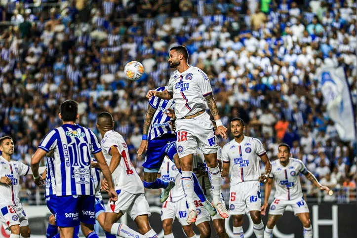 Bahia dominou o CSA no 1º tempo, Azulão reagiu só na 2ª etapa, mas não conseguiu a vitória