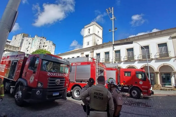 O prédio foi evacuado e não houve registro de feridos