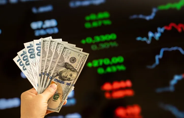 O dólar ultrapassou a barreira de R$ 5,75