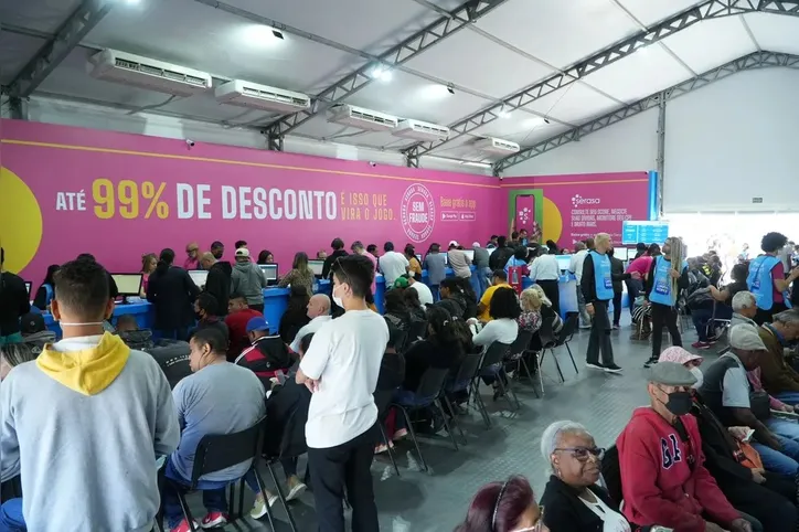 Consumidores endividados podem consultar e negociar seus débitos gratuitamente as agências dos Correios