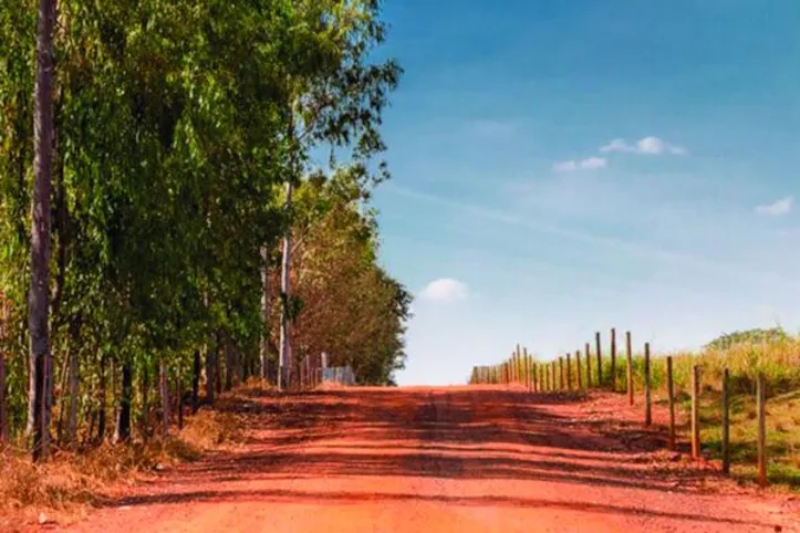 Programa prevê expansão e recuperação de estradas vicinais, melhorando a logística e a infraestrutura rural no Brasil