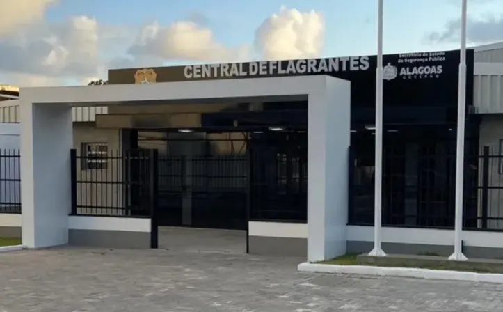 Acusado de tentar beijar adolescente foi preso e levado à Central de Flagrantes