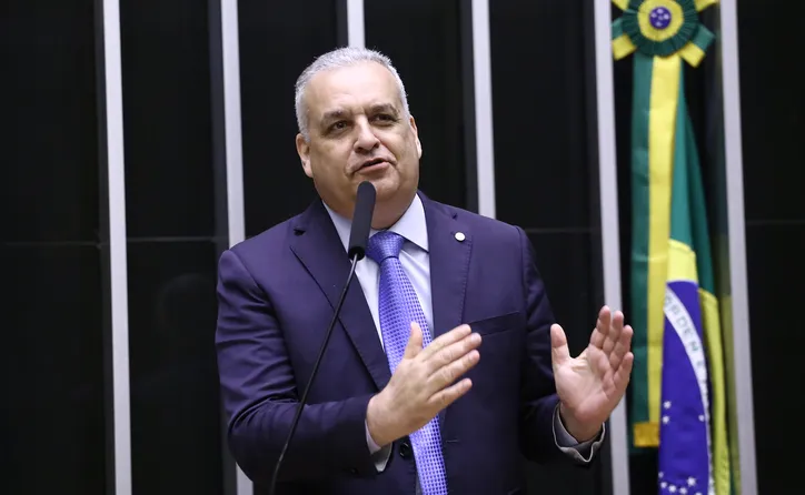 Para Gaspar, é preciso levar em conta o interesse dos trabalhadores e o impacto nas empresas