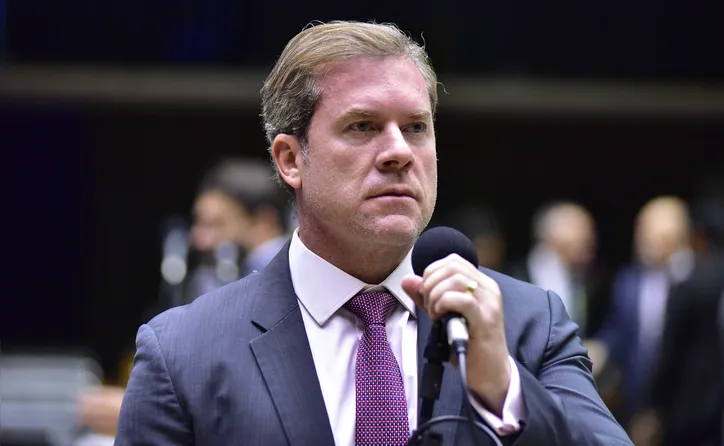 Deputado Marx Beltrão diz ver com bons olhos a adoção da de uma escala de trabalho 5x2
