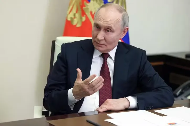 Putin oferece aos EUA exploração de metais em territórios ucranianos