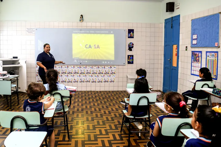 Juli Castro tem 14 anos de experiência e já ensinou várias turmas
Professora July Castro, do Colégio Amparo, localizado na praça do Centenário em Maceió. Alagoas - Brasil.
Foto:@Ailton Cruz