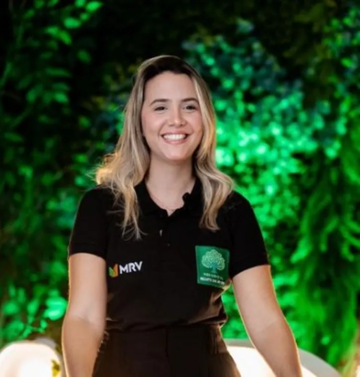 Gerente de Trade Marketing da Construtora MRV em Alagoas, LAILA RIBEIRO celebra o título de melhor lançamento da diretoria Nordeste em 2024, com o 55º empreendimento da construtora na capital alagoana