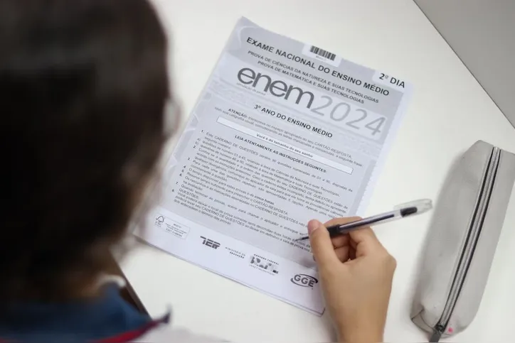 Programa do governo federal que concede financiamento a estudantes em cursos superiores