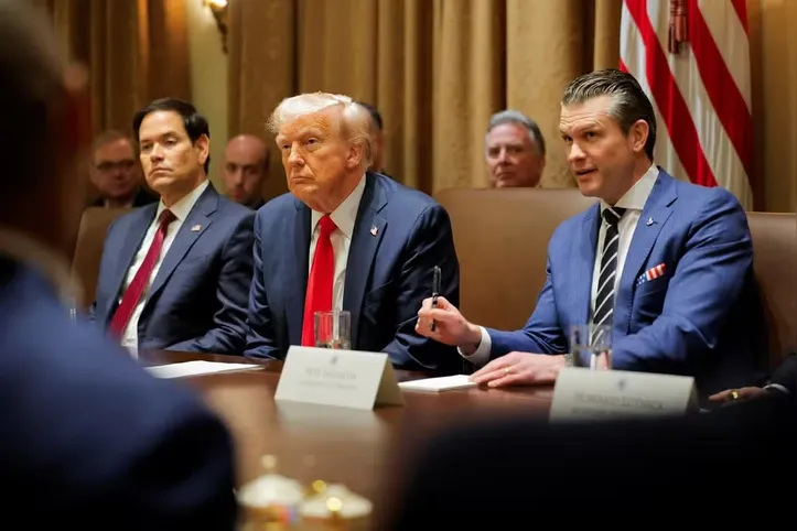 Trump pretende impor tarifas de 25% para produtos europeus
