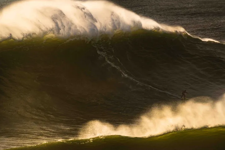 Equipe venceu nas altas ondas, lá em Nazaré-Portugal