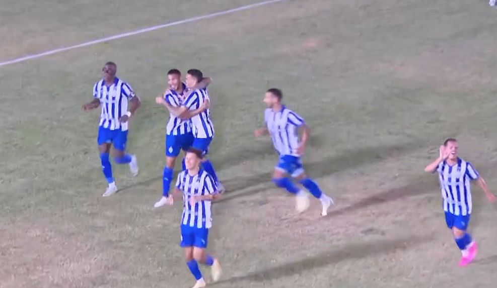 Jogadores do CSA comemoram um dos gols sobre o Boavista, em jogo fora de casa, nesta quarta