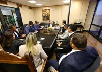 Bancada federal de AL se reúne com prefeitos durante Marcha a Brasília imagem
