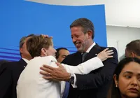 Fusões partidárias redesenham cenário político para 2026 imagem