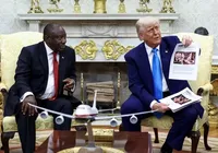 Trump constrange presidente da África do Sul com vídeos de suposto ‘genocídio branco’ imagem