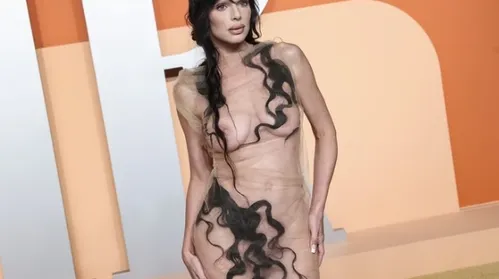 Da pele animal ao cabelo humano: tendência substitui pelagem na moda - Imagem