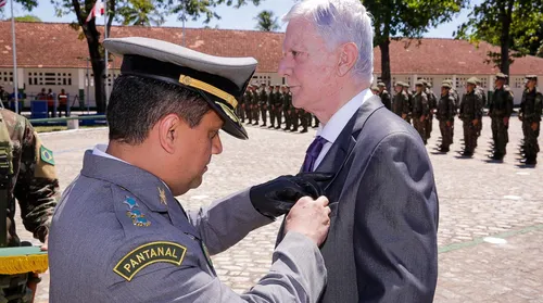 Desembargador Kléver Loureiro é homenageado em solenidade do Dia do Exército - Imagem