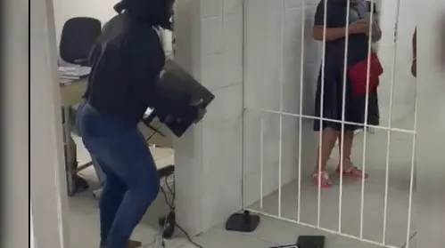 Paciente é detida por promover quebra-quebra e causar tumulto em posto de saúde - Imagem