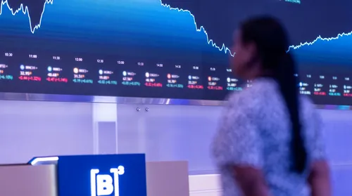 ‘Tarifaço’ de Trump atinge mercados globais e dólar - Imagem