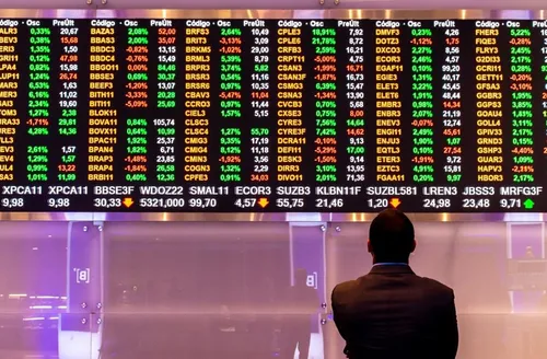 Dólar fecha em R$ 5,20, menor valor em quase 2 anos