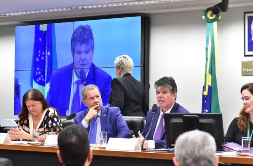 PF: INSS ignorou seis alertas e atendeu grupos suspeitos