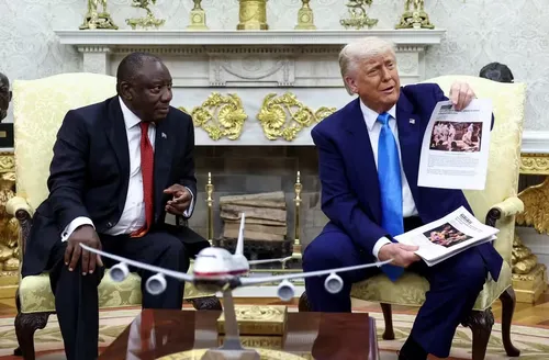 Trump constrange presidente da África do Sul com vídeos de suposto ‘genocídio branco’