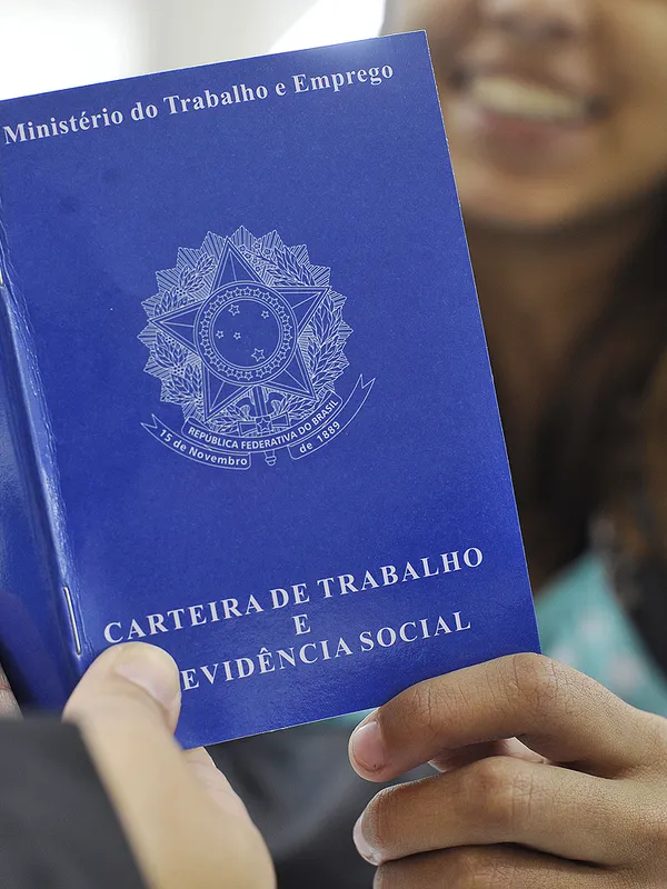 Caged: serviços puxam criação de vagas com carteira assinada em AL