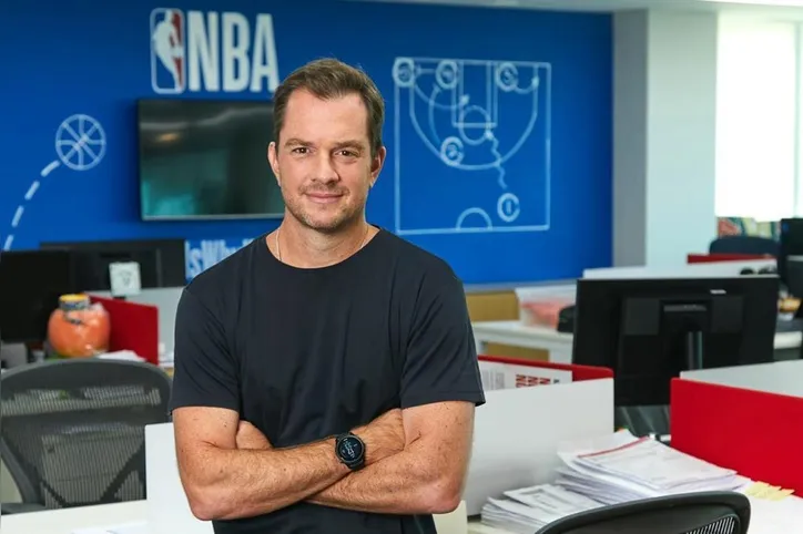 Diretor Executivo da NBA América Latina e Canadá, ARNON DE MELLO NETO é responsável pela expansão dos negócios e das iniciativas da associação americana para parcerias de marketing, eventos, mídias digitais e produtos licenciados, liderando os escritórios em Nova York, Cidade do México e Rio de Janeiro