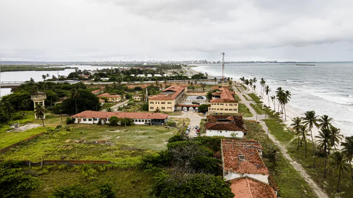 Antigo prédio do Detran está há mais de 10 anos entregue ao descaso

Antigo predio do Detran , localizado no bairro do Pontal da Barra em Maceió, Alagoas - Brasil.

Foto:@Ailton Cruz