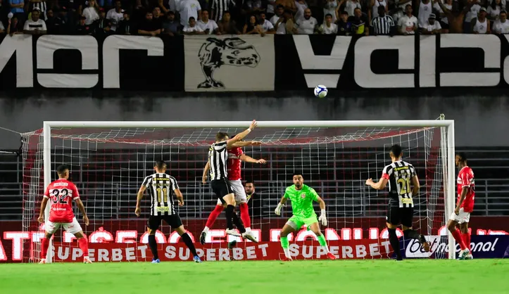 CRB e Santos se enfrentaram em 2024, pela Série B: nesta quinta (1), o jogo será pela Copa do Brasil
