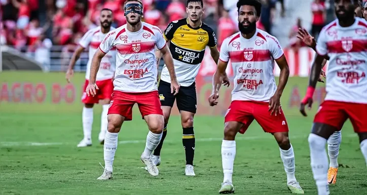 No último confronto entre CRB e Criciúma, o Galo saiu amargando a derrota pelo placar de 1 a 0