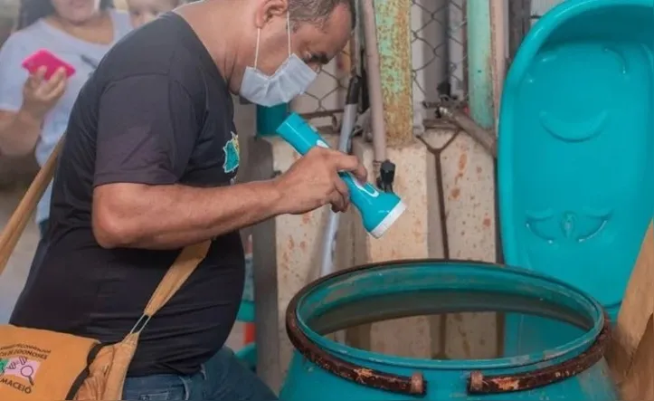 Em visitas, equipes tentam eliminar criadouros do mosquito