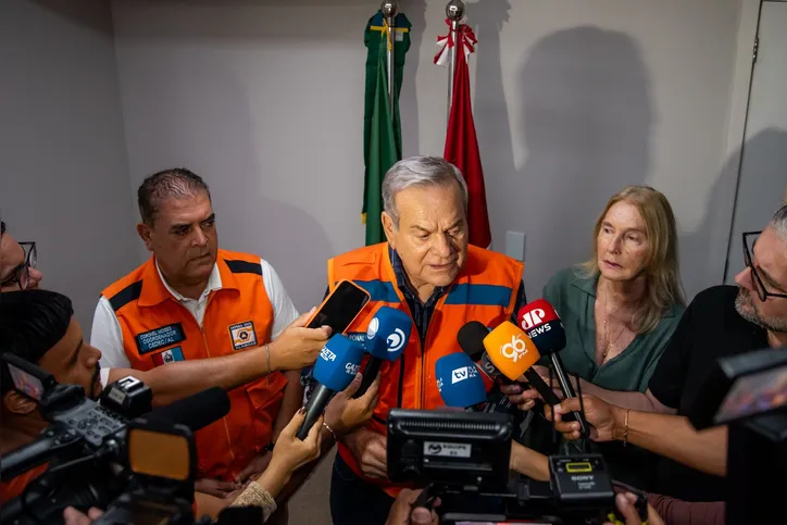 Governador em exercício Ronaldo Lessa fala sobre decreto de emergência