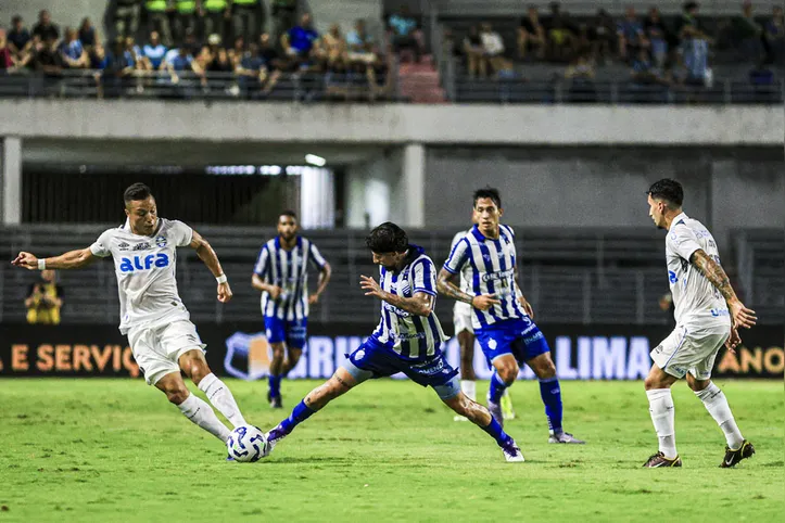 No jogo de ida, CSA venceu o Grêmio de virada, no Rei Pelé, por 3 a 2, e nesta terça joga pelo empate