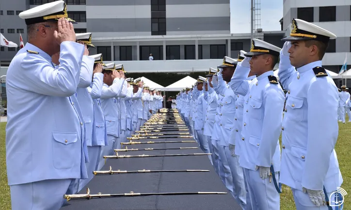 Após a formatura, a remuneração dos militares se aproxima de R$ 7,5 mil