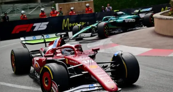 Charles Leclerc, da Ferrari, em ação no TL 1 do GP de Mônaco