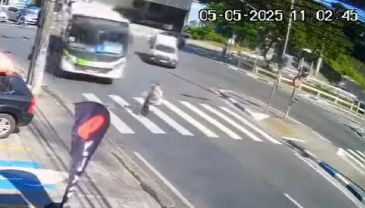 Imagem ilustrativa da imagem Idosa de 91 anos sobrevive após ser atropelada por ônibus em SP