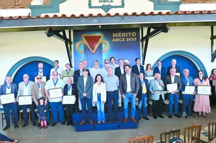 Foram contemplados 16 homenageados em sete categorias diferentes