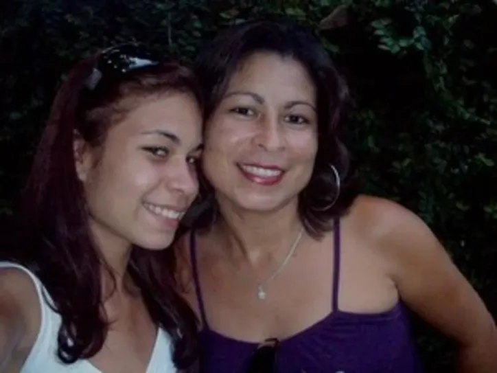 Mônica Reis, mãe de Roberta Dias, luta há 13 anos por justiça pela filha e pelo neto, mortos em crime brutal que chocou Alagoas