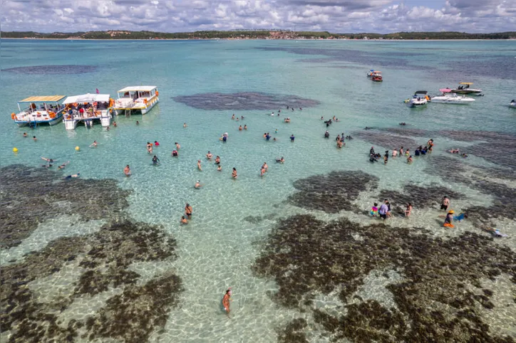 Lagoa Azul fica localizada na Praia de Antunes, em Maragogi